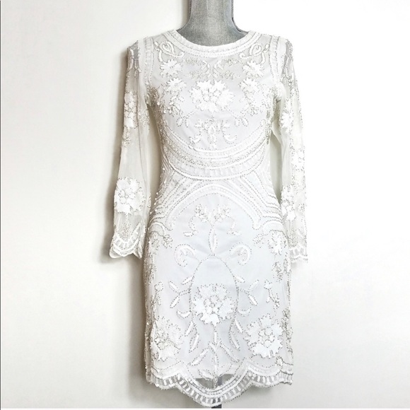 Exotic elegant white dress with embellishment - Picture 1 of 7